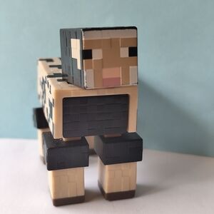 3/$25💙Minecraft SHEERABLE BLACK SHEEP 4-inch Action Figure